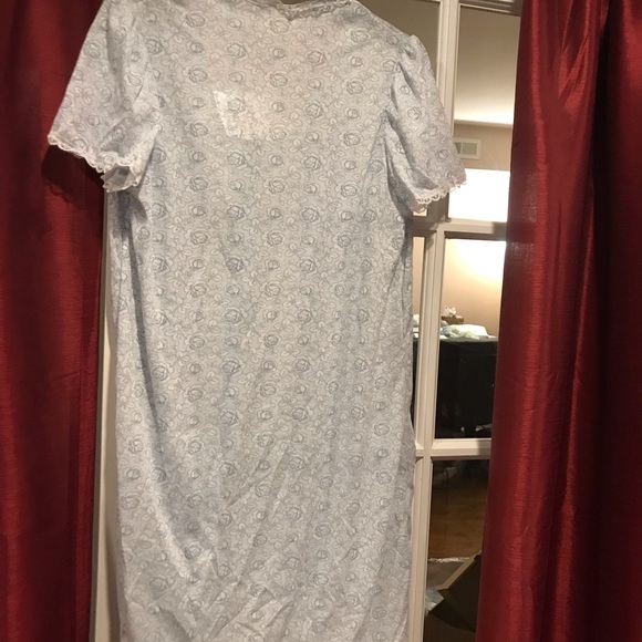 Bed & Breakfast nightgown and robe set - Picture 6 of 6